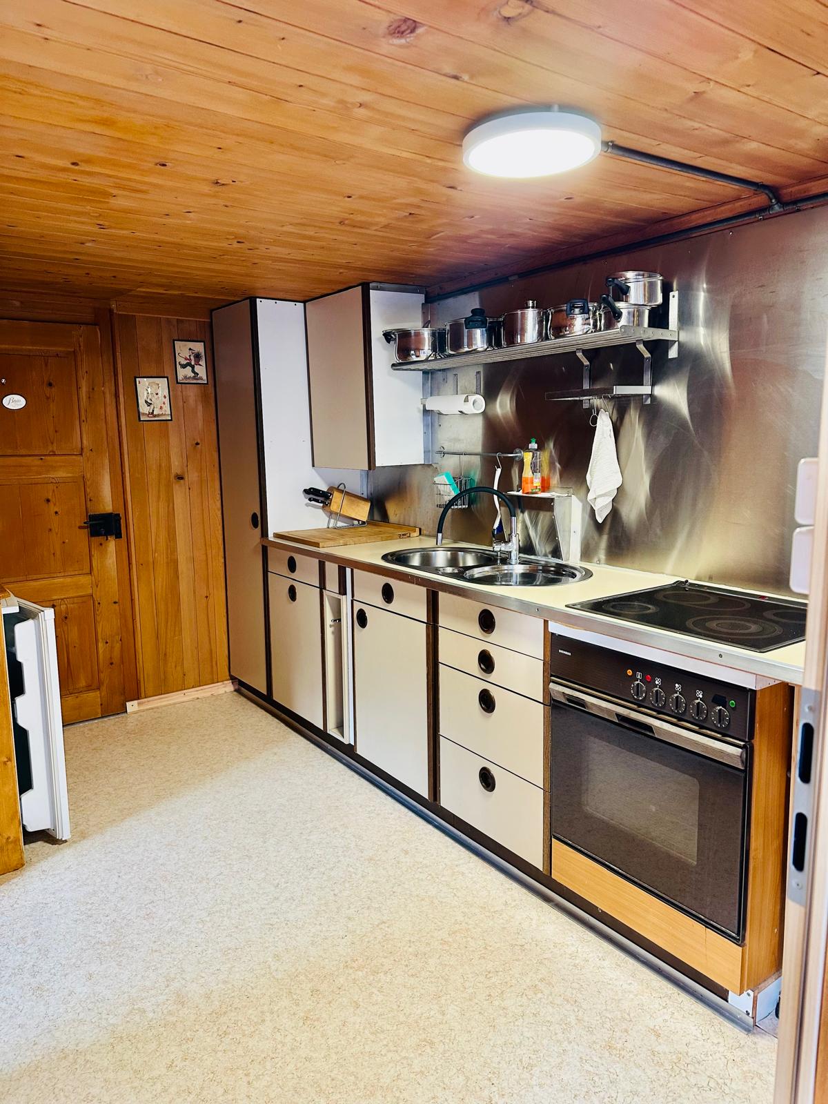 Moderne vollausgestattete Küche - Chalet Strong Ferienhaus Berner Oberland