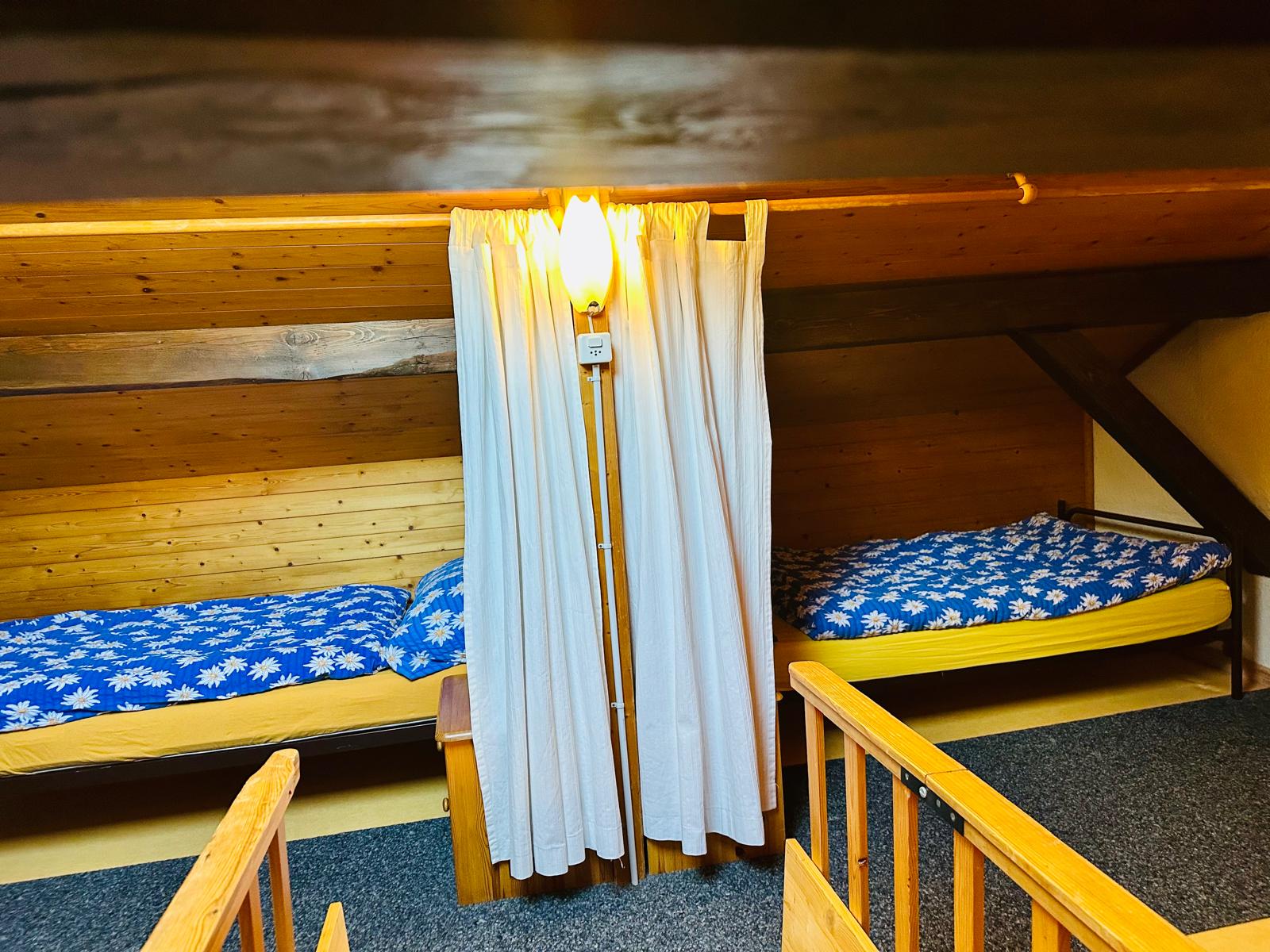 Geräumiger Schlafbereich für bis zu 6 Personen - Chalet Strong Ferienhaus